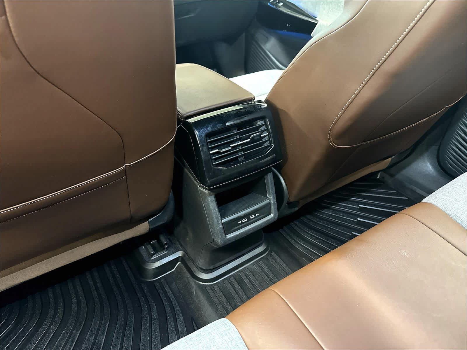 Used 2023 Volkswagen ID.4 2WD image 13