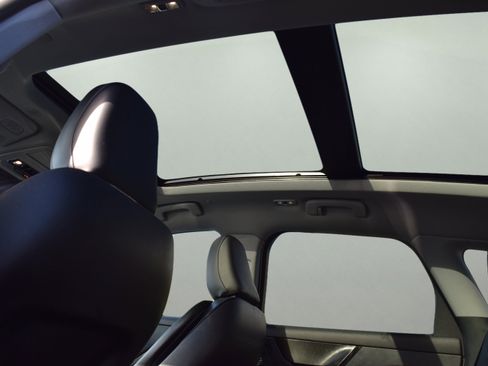 Used 2022 Lincoln Corsair AWD w/ Premium Package image 8