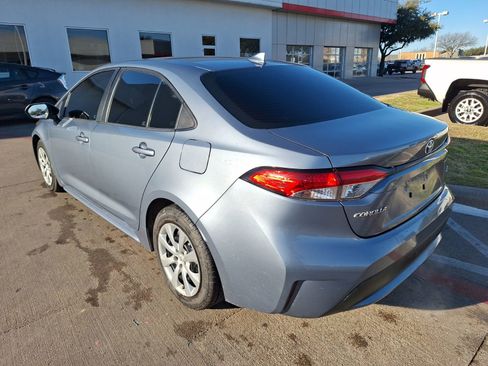 Used 2021 Toyota Corolla LE image 3