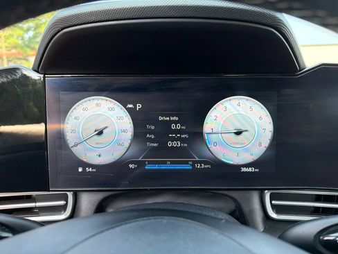 Used 2023 Hyundai Elantra SEL w/ Convenience Package FWD image 9