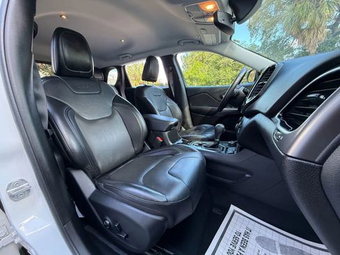 Used 2019 Jeep Cherokee Limited image 12