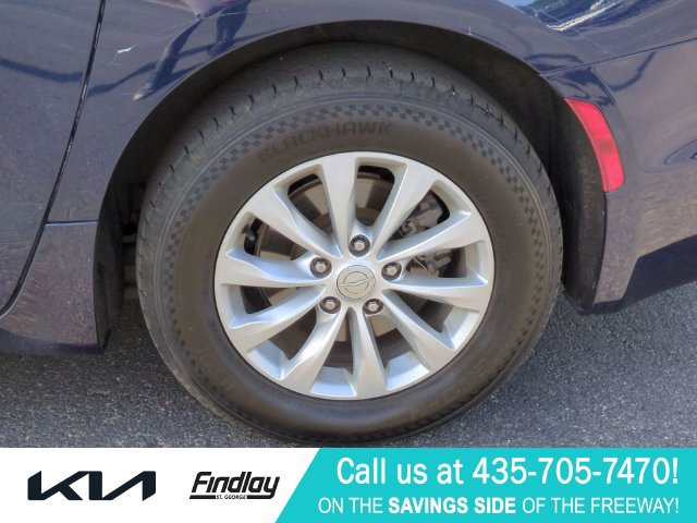 Used 2017 Chrysler Pacifica Touring-L Plus FWD image 12
