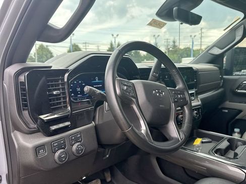Used 2025 Chevrolet Silverado 2500 ZR2 w/ Technology Package AWD/4WD image 12