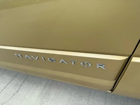 Used 2016 Lincoln Navigator L Select image 8