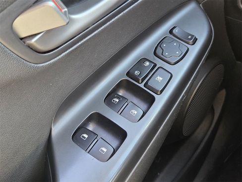 Used 2019 Hyundai Kona Limited image 23