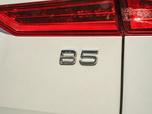 Used 2023 Volvo XC60 B5 Plus w/ Protection Package Premier image 9