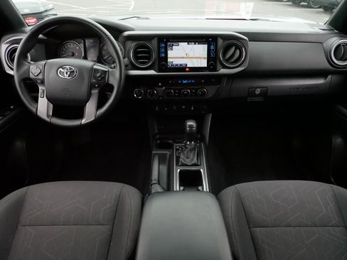 Used 2017 Toyota Tacoma TRD Off-Road AWD/4WD image 10