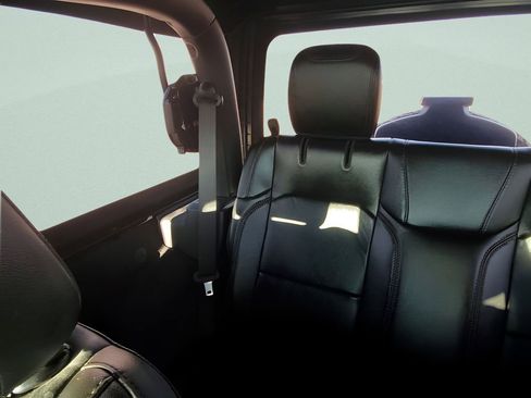 Used 2021 Jeep Wrangler Rubicon image 12