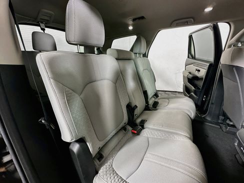 Used 2023 Honda Pilot LX image 23