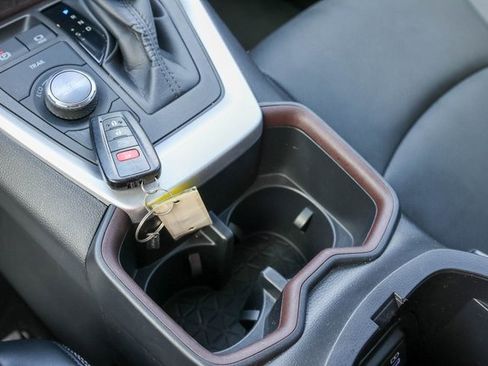 Used 2022 Toyota RAV4 Limited image 23