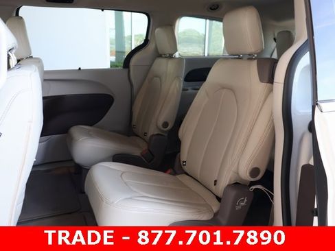 Used 2021 Chrysler Pacifica Touring w/ Cold Weather Group image 14