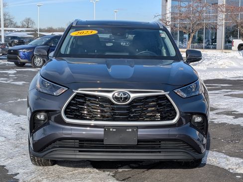 Certified 2023 Toyota Highlander XLE image 2