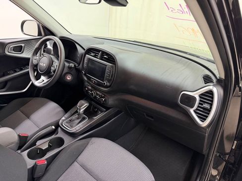 Used 2025 Kia Soul LX FWD image 12