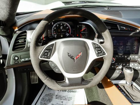 Used 2018 Chevrolet Corvette Stingray Convertible RWD image 11