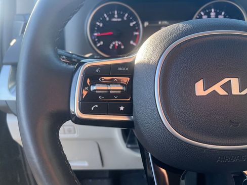 Used 2024 Kia Carnival LX image 22