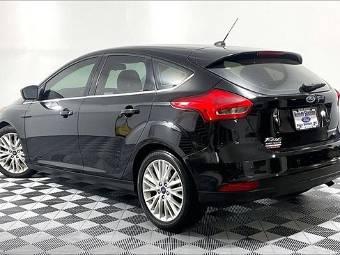 Used 2018 Ford Focus Titanium w/ Titanium Technology Package FWD image 11