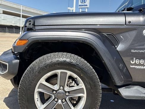 Used 2021 Jeep Wrangler Unlimited Sahara AWD/4WD image 5