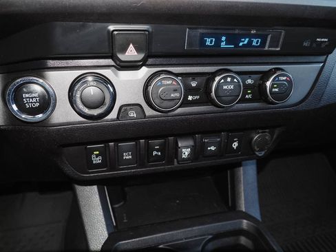 Used 2023 Toyota Tacoma TRD Off-Road w/ Technology Package AWD/4WD image 12