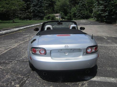 Used 2006 MAZDA MX-5 Miata Grand Touring RWD image 4