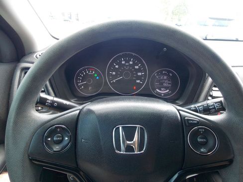 Used 2017 Honda HR-V LX image 7