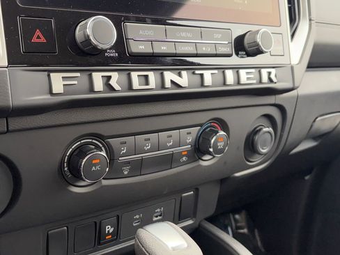Used 2025 Nissan Frontier SV image 19