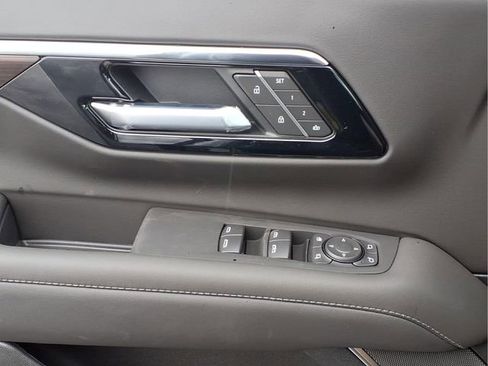 New 2026 Chevrolet Suburban LT image 14