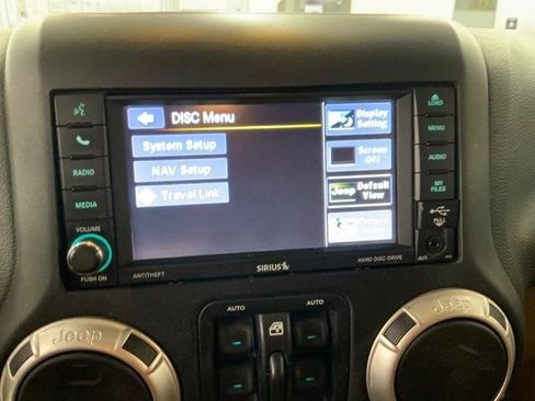 Used 2017 Jeep Wrangler Unlimited Rubicon w/ Connectivity Group AWD/4WD image 19