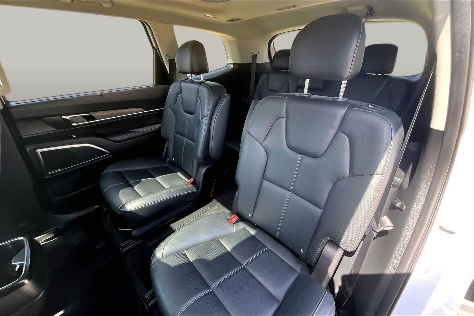 Used 2022 Kia Telluride SX w/ Towing Package FWD image 18