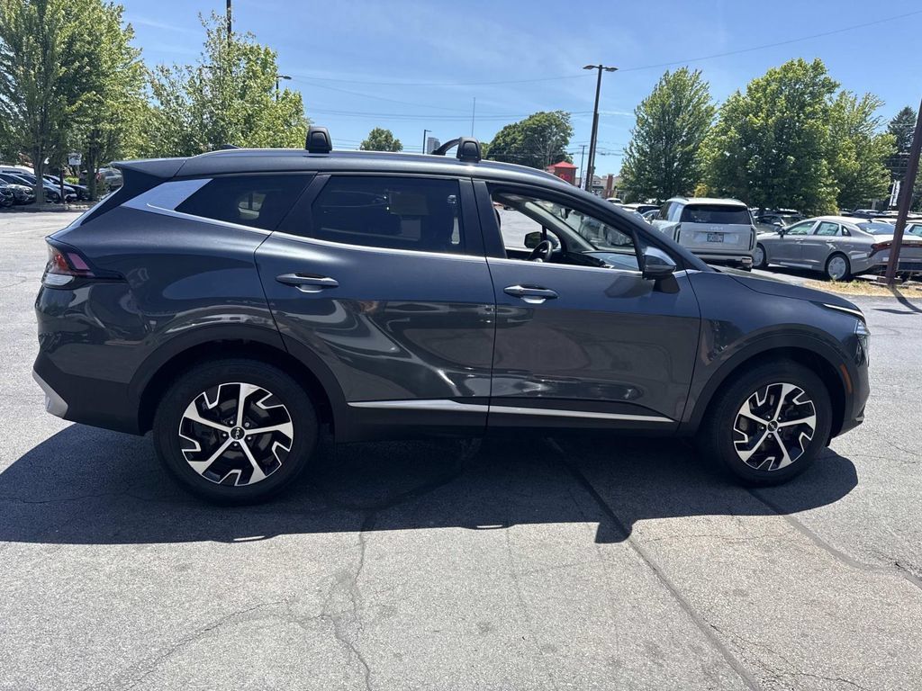 Used 2024 Kia Sportage EX AWD/4WD image 9