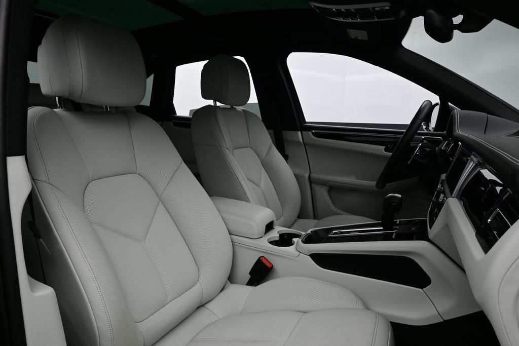 Certified 2023 Porsche Macan S AWD/4WD image 18