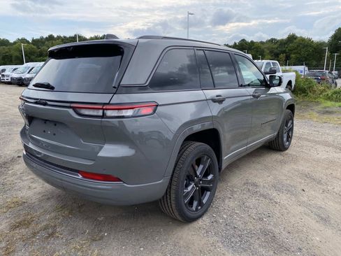 New 2027 Jeep Grand Cherokee Limited AWD/4WD image 3
