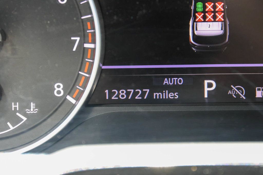 Used 2022 Nissan Pathfinder SV AWD/4WD image 31