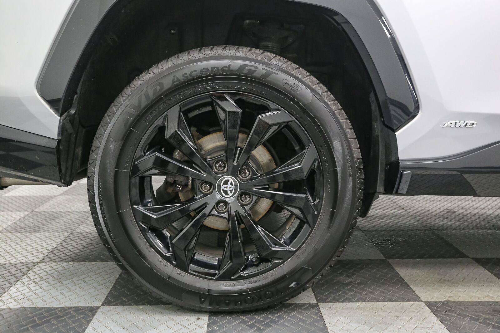 Used 2023 Toyota RAV4 XSE AWD/4WD image 17