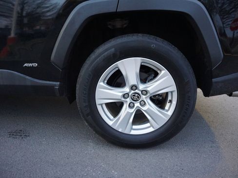 Used 2021 Toyota RAV4 XLE w/ Convenience Package image 6