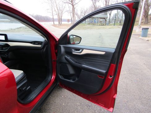 Used 2021 Ford Escape Titanium w/ Titanium Elite Package image 19