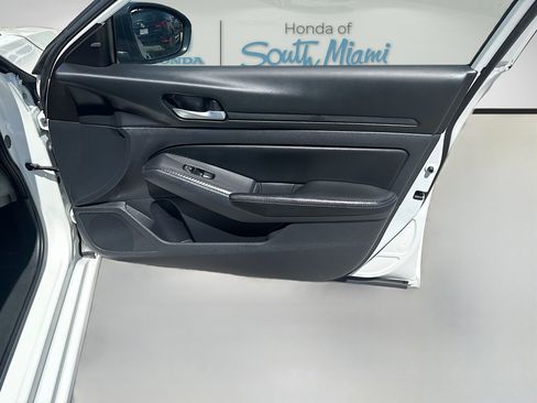 Used 2025 Nissan Altima 2.5 SV image 32