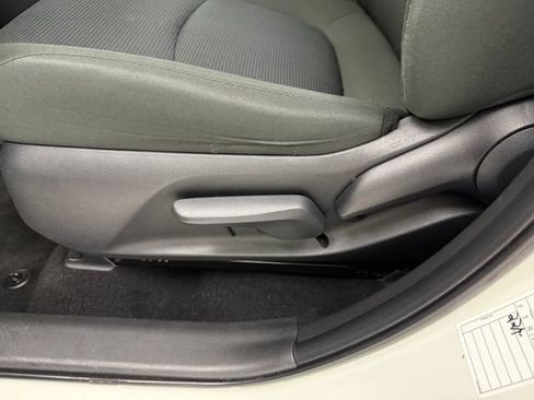 Used 2025 Toyota RAV4 LE FWD image 27