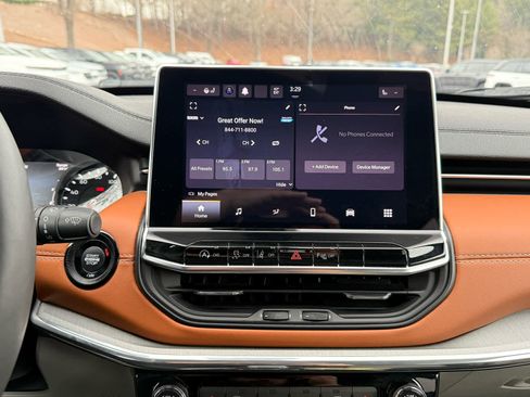 Used 2024 Jeep Compass Limited image 17