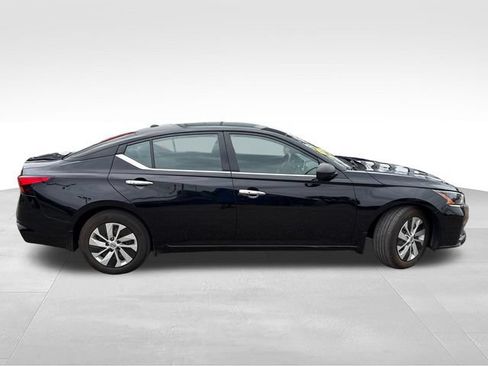 Certified 2025 Nissan Altima 2.5 S FWD image 8