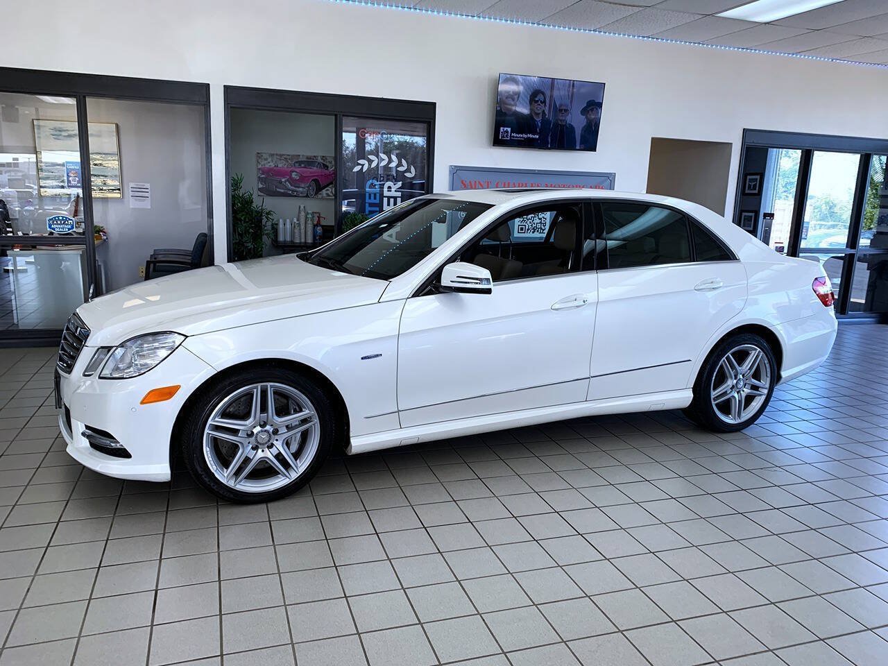Used 2012 Mercedes-Benz E 550 4MATIC Sedan image 3