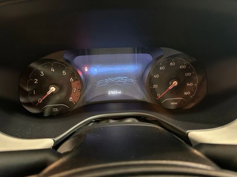 Used 2025 Jeep Compass Limited image 40