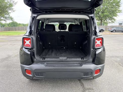 Used 2022 Jeep Renegade Latitude w/ Convenience Group AWD/4WD image 12