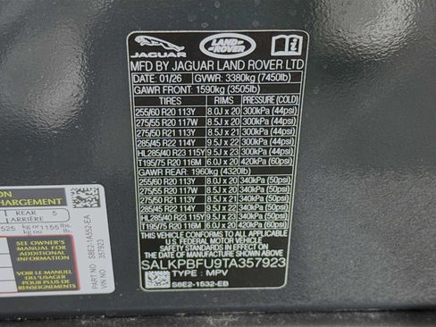 New 2026 Land Rover Range Rover Long Wheelbase SE AWD/4WD image 32