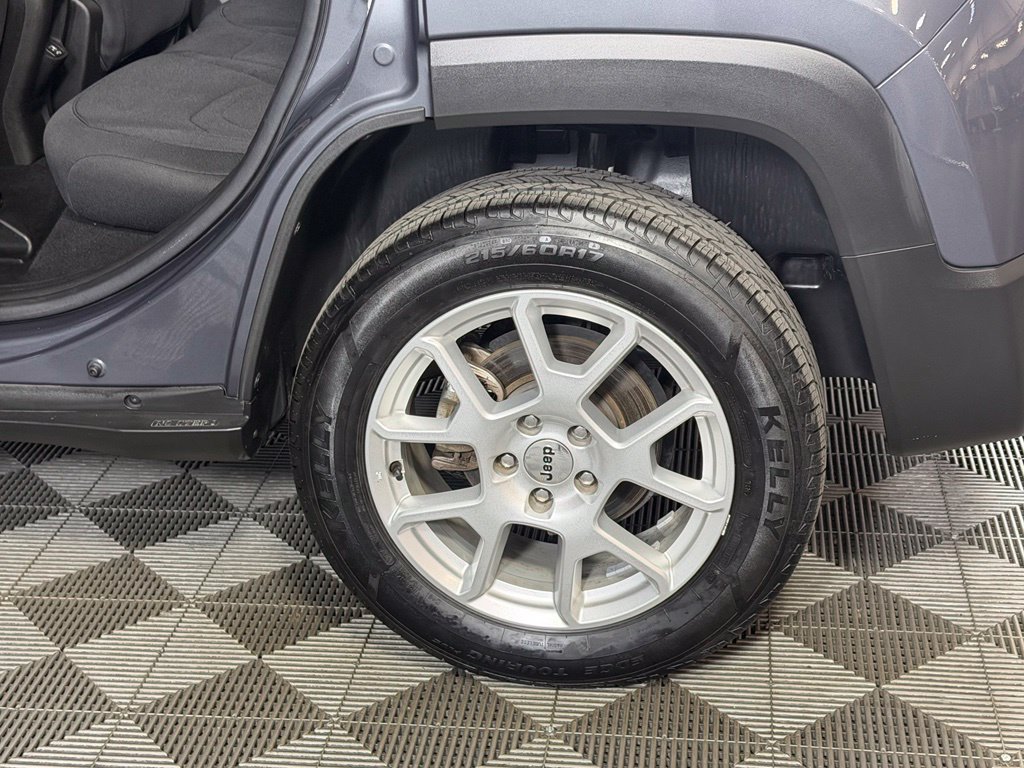 Used 2022 Jeep Renegade Latitude AWD/4WD image 13