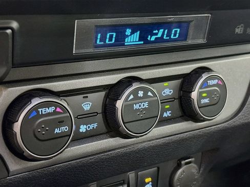 Used 2021 Toyota Tacoma TRD Sport AWD/4WD image 17