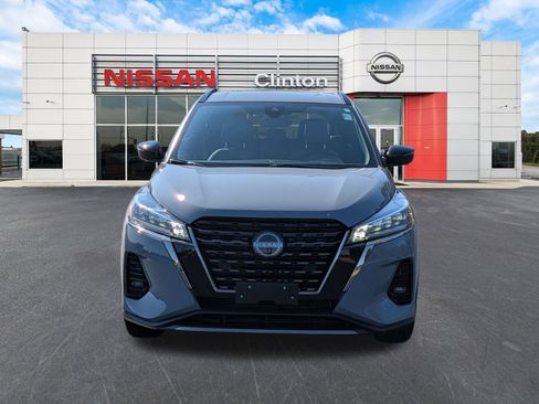 Certified 2023 Nissan Kicks SR w/ SR Premium Package FWD image 8