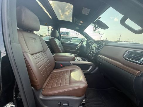 Used 2020 Nissan Titan Platinum Reserve w/ Moonroof Package AWD/4WD image 23