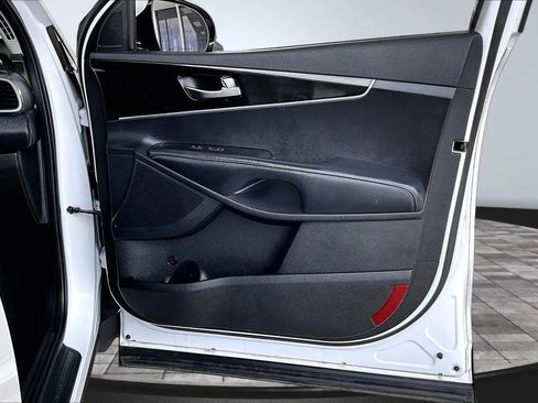 Used 2017 Kia Sorento LX image 24