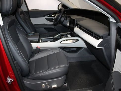 Used 2025 Lincoln Nautilus Premier AWD/4WD image 12