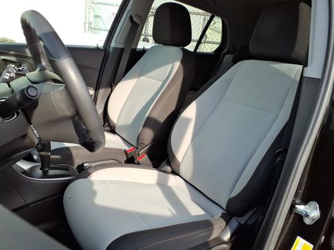 Certified 2022 Chevrolet Trax LS w/ Tint and Cruise Package image 13